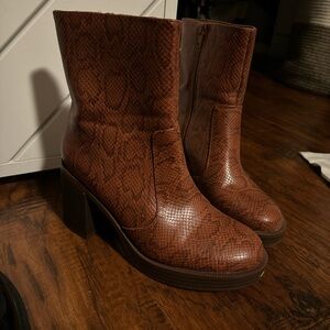 Universal Threads Boots